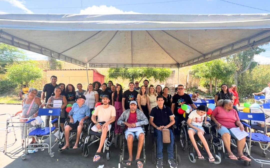 Famílias do Sertão são beneficiadas com entregas de aparelhos auditivos e cadeiras de rodas pela AAPPE